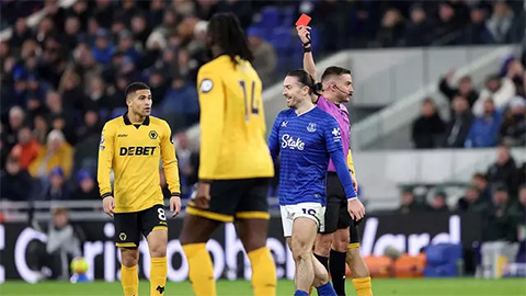 Grealish nhận thẻ đỏ kỳ lạ